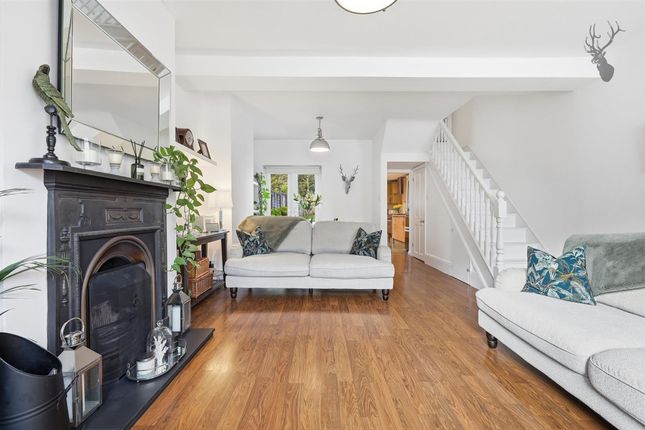 146 West Grove, Woodford Green photo 2