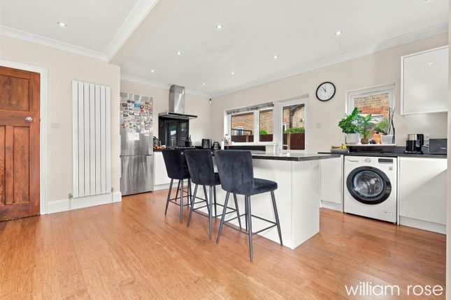 92, Kings Avenue, Woodford Green photo 4