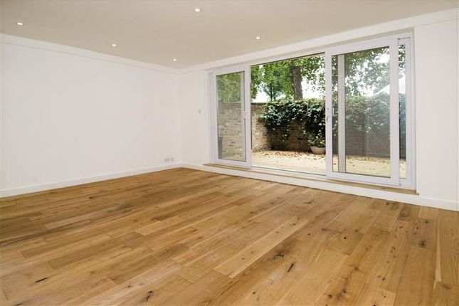 Town house to rent in Meadowbank, Primrose Hill, London