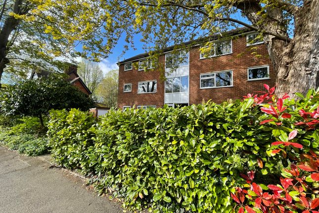 Flat to rent in Ray Park Avenue, Maidenhead