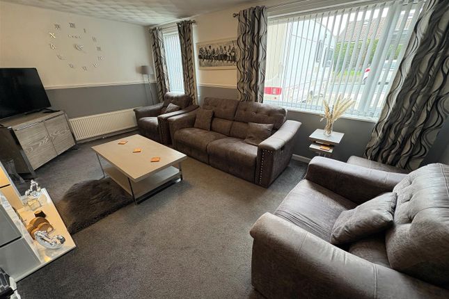 12, Ashlar Grove, Bradford photo 3