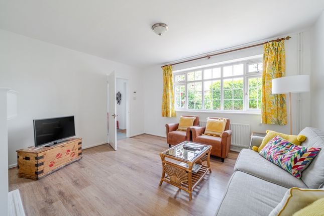 127, Manor Road North, Thames Ditton photo 4
