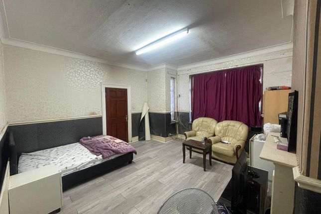 Master Bedroom Close To Seven King Station - Â£1000 Pcm