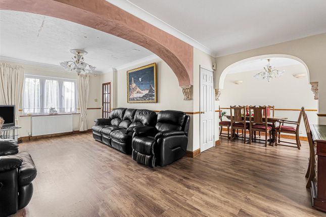 42, Stortford Road, Hoddesdon photo 4