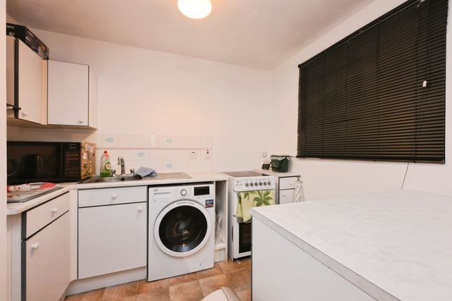 21, Foxes Close, Hertford photo 4