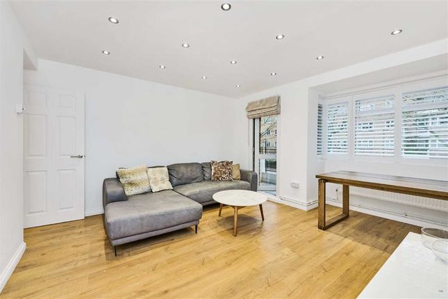 Thumbnail Flat for sale in Great Dover Street, London