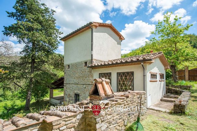 Country house for sale in Montone, Umbria, Italy