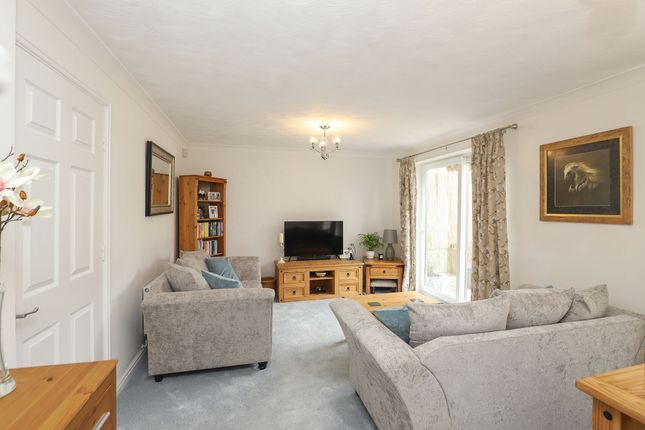 12 Kingfisher Court, Chesterfield photo 2