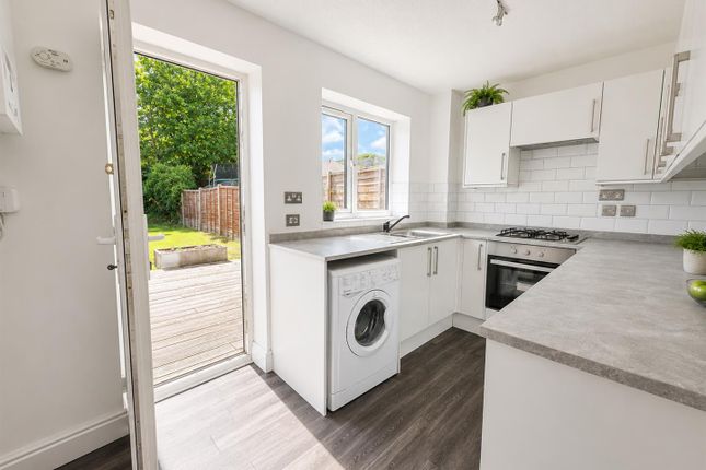 10, Theyer Close, Gloucester photo 2