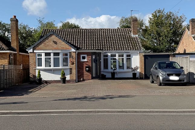 3-bed bungalow on Farmer Ward Road, Kenilworth, £559,950