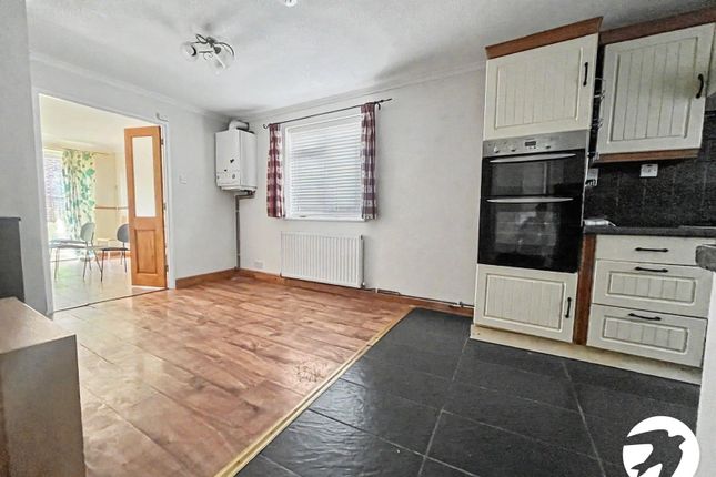 9, Barnett Close, Erith photo 3