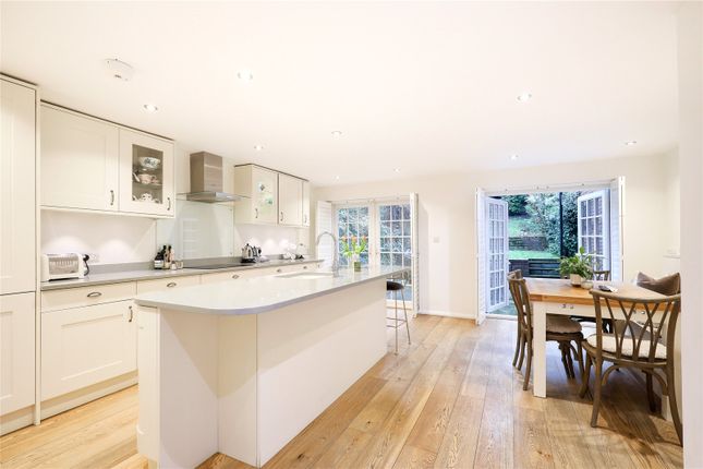 52, Cottenham Park Road, London photo 2