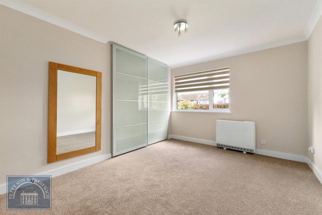 Flat to rent in Whitehall Road, London