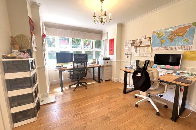 5, Redwood Walk, Surbiton photo 4