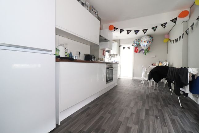 4-bed terraced on 21, Flora Street, Cardiff, £2,140/mo