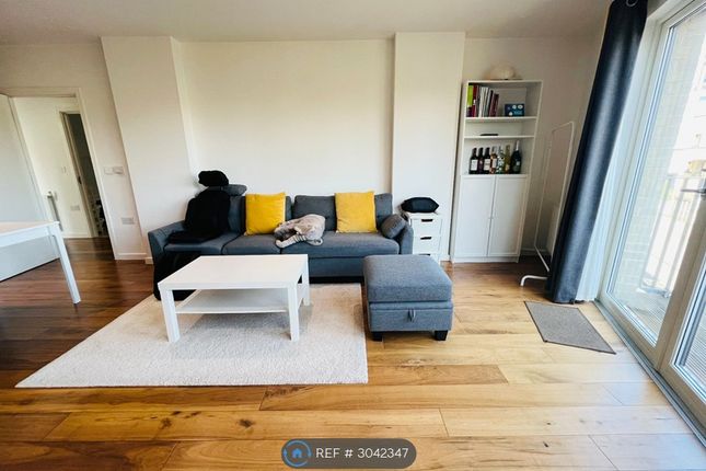 Flat  Pegasus Court  Heath Parade, Grahame Park Way, London photo 2