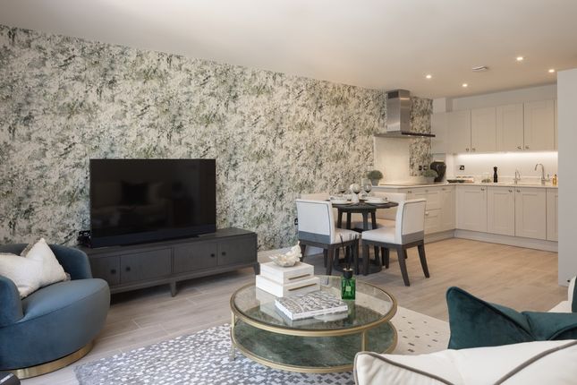 133, Concorde Drive, Weybridge, Kt13 8Gh photo 2
