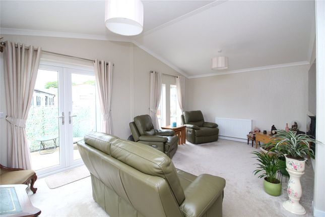 35, Woodlands Park, Hordle photo 3