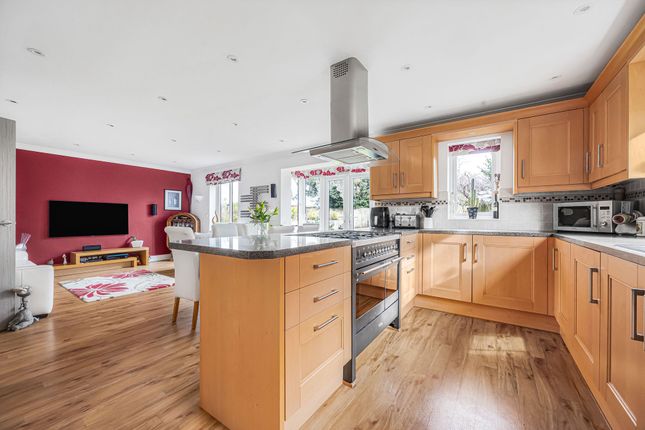 28 Todd Close, High Wycombe photo 2