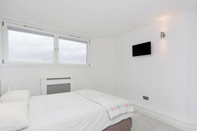 Flat for sale in Worlds End Estate, London