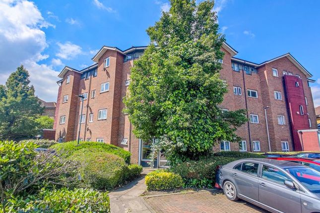 Thumbnail Flat for sale in Meadowford Close, London