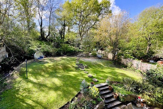 14, Hinchley Close, Surrey photo 3