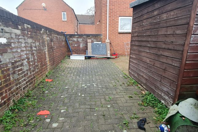 6 Toftes Place, Norwich photo 5