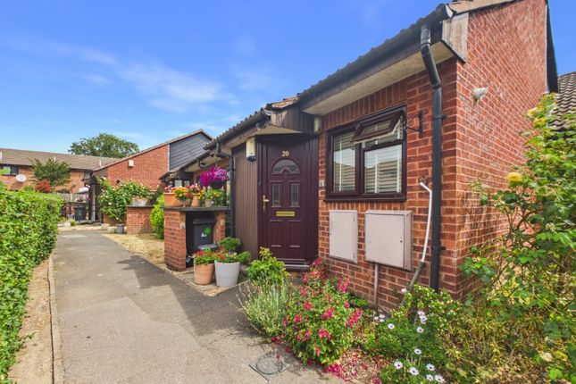 2-bed house on 20, The Oaks, Langley, £180,000