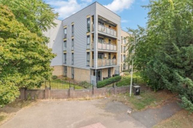 2-bed flat on 26 Allwoods Place, Hitchin, £300,000