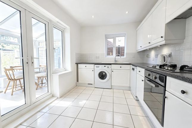 58, Bluebell Way, Hatfield photo 4