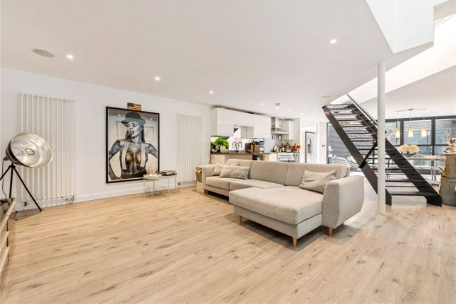 Thumbnail Semi-detached house for sale in Shillingford Street, Islington, London