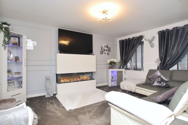 32, Clos Rhys Meurug, Cardiff photo 2