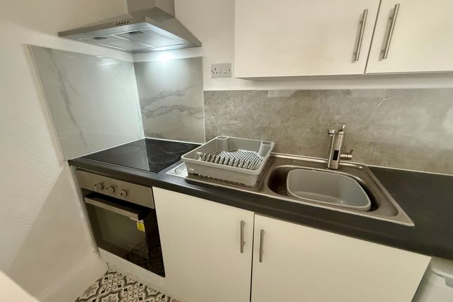 Flat 5 21, Morgan Avenue, Torquay photo 4