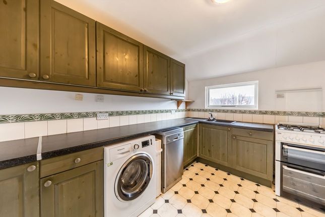 Flat C, 15, Streathbourne Road, London photo 3
