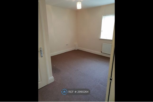 Flat, Briarmains West Lane, Thornton, Bradford photo 5