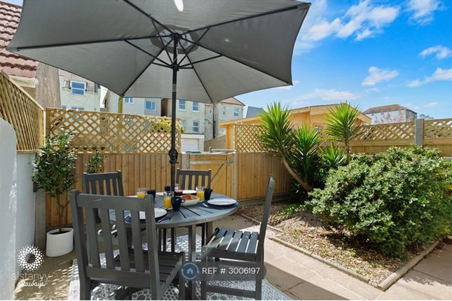 Flat, South Road, Hythe photo 2