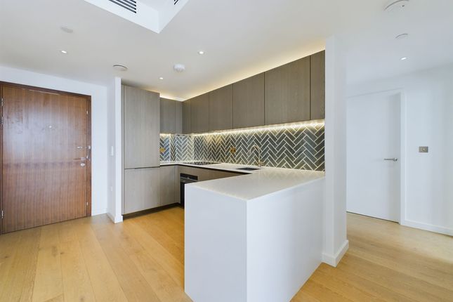 Flat 2602, London photo 2