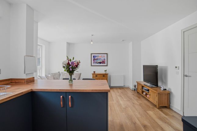 29 Kaims Crescent, Livingston photo 3