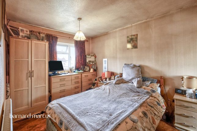 56, Ockleys Mead, Godstone photo 3