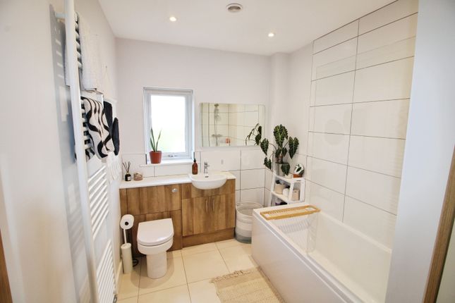 20, Eagle Drive, Grimsby photo 3