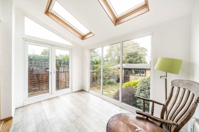8, Stanhope Avenue, London photo 4