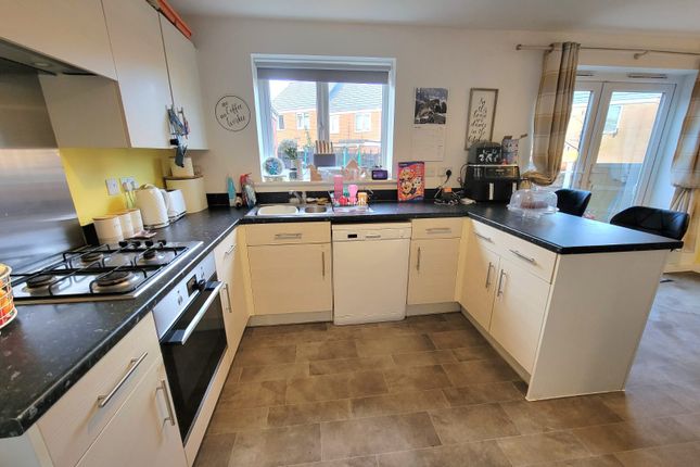 34, Meadow Drive, Great Blakenham, Ipswich, Suffolk, IP6 photo 3