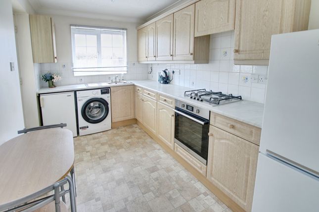 31, Olivers Way, March photo 3