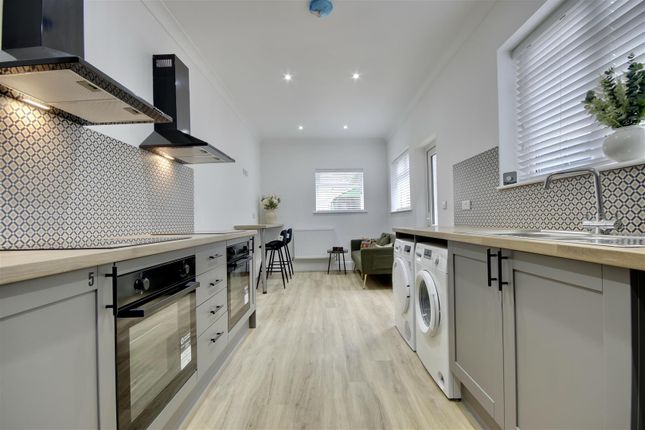 Room 3, 11, Avenue Road, Gosport photo 2
