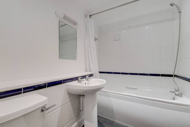Flat to rent in Caraway Heights, Canary Wharf, London