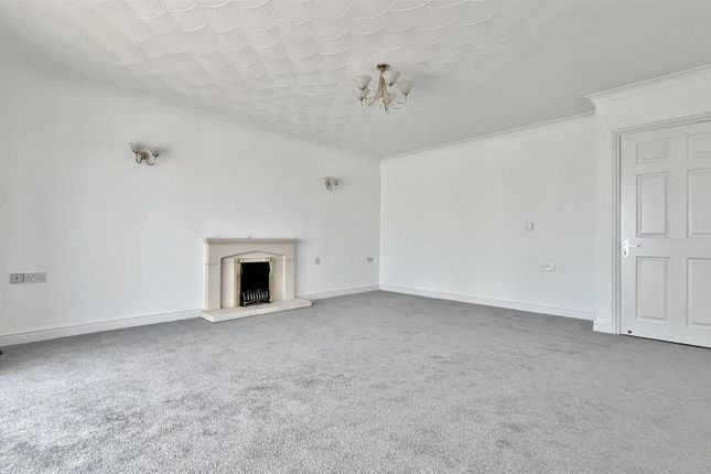 103, Walton Road, Frinton-On-Sea photo 3