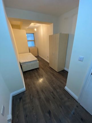 Studio to rent in Riverdale Road, Erith