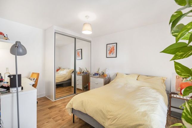 Flat for sale in Roseberry Place, Dalston, London