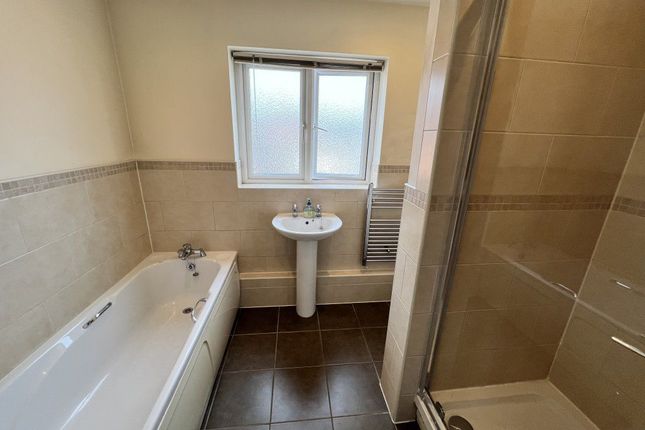 Flat to rent in Wood Lane, Whitwood
