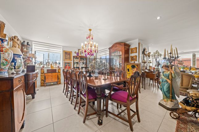 Penthouse Lancaster House, Marlborough Drive, Hertfodshire photo 2